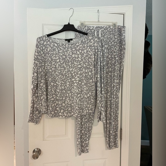 ANN TAYLOR SLEEP Pajama Set in grey - Picture 1 of 5